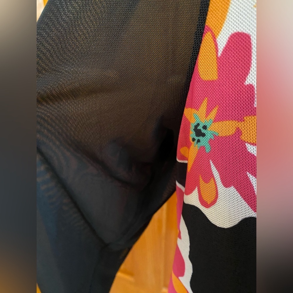 NWT Southern Stitch Vibrant Floral Blouse with Pink & Orange Accents Size Large - Picture 3 of 7